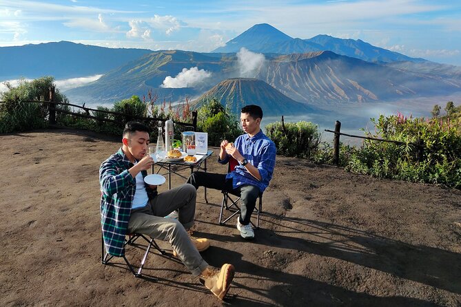 1 Day - Bromo Sunrise Romantic Breakfast // 00.30 - 13.00 - Love Hill and Widodaren: the fun warm-up before the crater