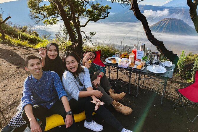 1 Day - Bromo Sunrise Romantic Breakfast // 00.30 - 13.00 - Watching sunrise over Mount Bromo
