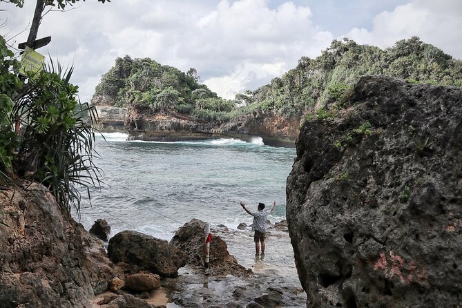 1 Day - Malang Beaches and Island Hopping // 06:30 - 17:30 - Why this Malang coast day is worth your time