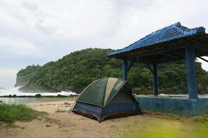1 Day - Malang Beaches and Island Hopping // 06:30 - 17:30 - Stop 4: Watu Lepek Beach and the Wind Cave break