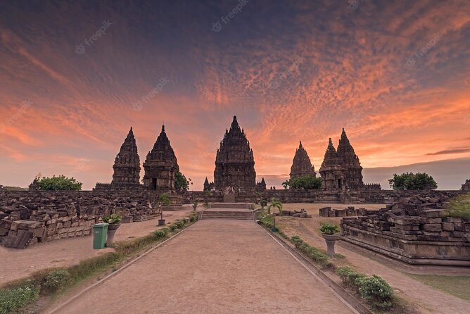 1 Day Yogyakarta tour ( Borobudur temple, Merapi Lava Tour, Prambanan Temple) - Prambanan: Hindu temple stories plus Bubrah and Sewu nearby