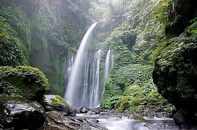 2D-1N Hiking Rinjani To Rim Senaru - Dewa Trekking - Packing List Reality Check: Head Lamp, Shoes, and Weather Gear