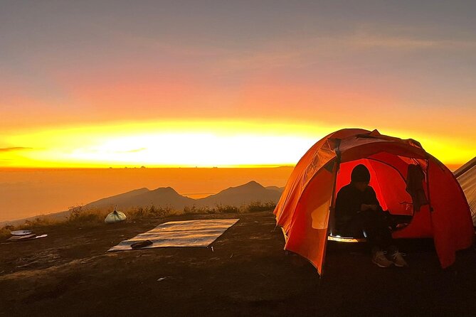 3 days 2 night trekking Rinjani to Summit and lake - What to pack and how to handle the steep, dark sections