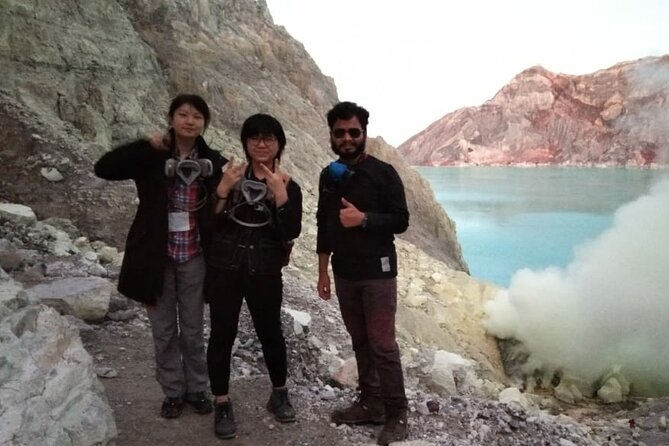 3 Days Tour To Explore Mt Bromo - Day 3: 01:30 Ijen Crater Trek for the Blue Fire
