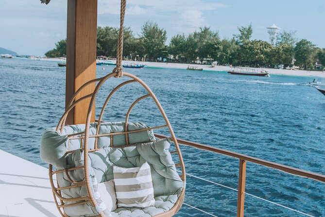 4-in-1 • Gili Islands Half-day Snorkel & Lunch Catamaran Tour - Buffet breakfast and lunch on the catamaran, not at the dock