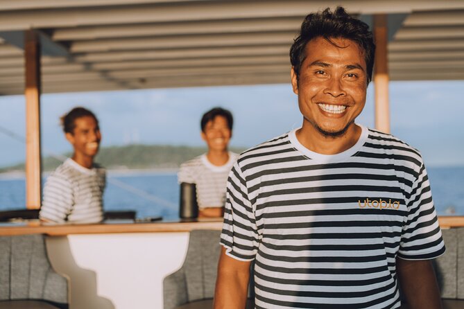 4-in-1 • Gili Islands Half-day Snorkel & Lunch Catamaran Tour - Onboard downtime: floating beach club vibes and cash bar choices