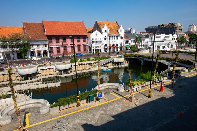 6 Hours Jakarta Private City Tour - (Must Visit Places) - Merdeka Square and Monas: Quick Stops That Still Teach You Something