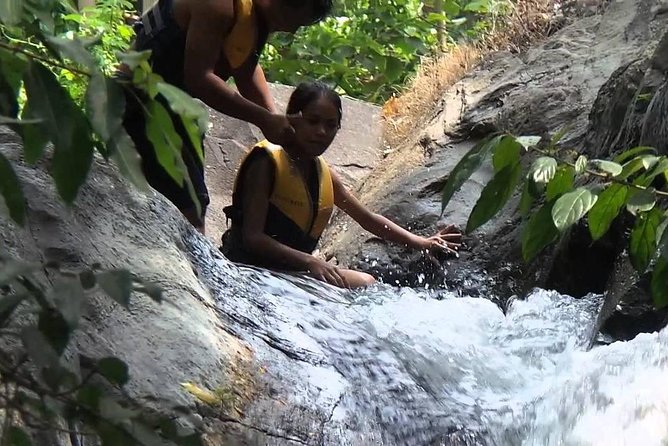 Aling-aling Waterfall tours - Aling-Aling Waterfall: swimming, jumps, and the natural slide