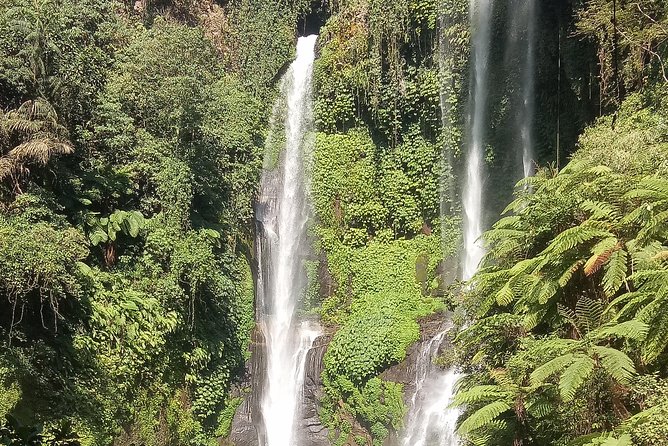 All Inclusive Sekumpul Waterfall Trekking , Handara Gate & Temple - Ulun Danu Beratan Temple: Lake Views and Temple Calm