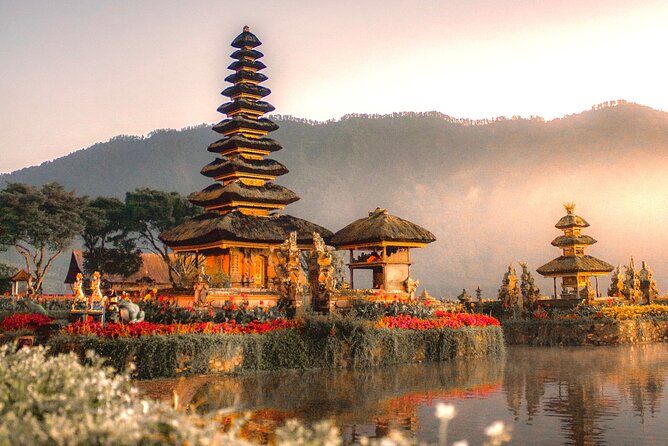 All inclusive Tanah lot & North Bali Tour: Jatiluwih, Ulun Danu - Ulun Danu Bratan Temple on the Lake: Hindu Culture Meets Mountain Views