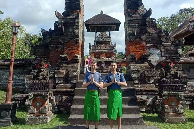 Ancient Temples and Jatiluwih Rice Terrace Private Tour - Ulun Danu Beratan Temple: the lake-side temple moment in Bedugul