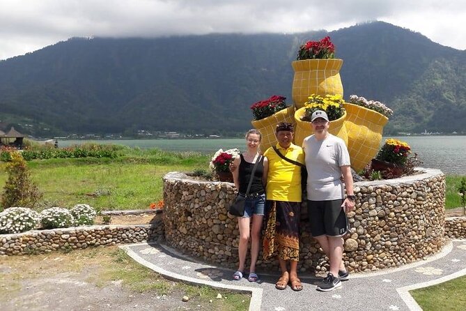 Ancient Temples and Jatiluwih Rice Terrace Private Tour - Batu Karu Temple and Mt Batukaru foothills: getting off the main road
