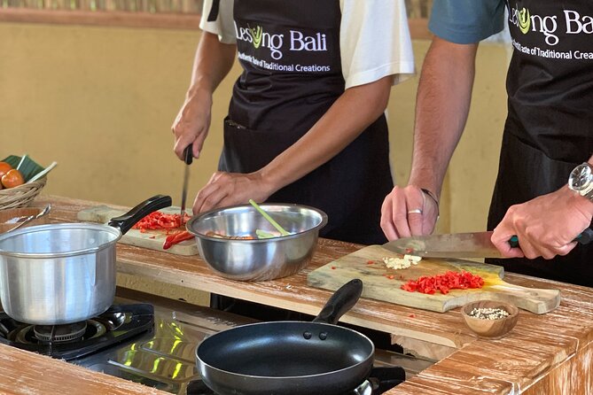 Authentic Balinese Cooking Class in Ubud - Banana leaves and the menu moment: turning ingredients into a meal