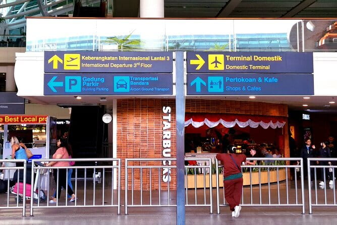 Bali airport transfer check in or check out Ubud area - Meeting the driver: name sign, waiting time, and mobile ticket