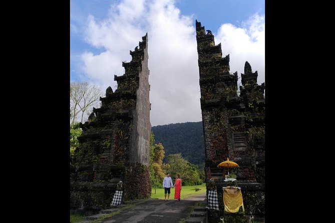 Bali Beautiful Insta with Real Bali Swing - The role of your guide: Oki’s photo help is a big part of the value