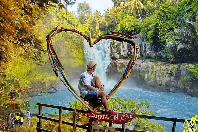 Bali Day Trip to Ubud Highlight Tour and Tanah Lot Temple - Puseh Batuan Temple and the Wantilan Dance-Training Room