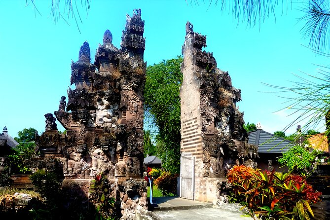 Bali Full Day-Tour: Denpasar City and Uluwatu Sunset Tour - Uluwatu Temple at sunset: the payoff, and the crowd reality