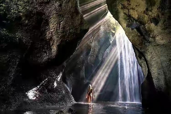 Bali Instagram Tour - All Inclusive - Tirta Gangga Water Palace, koi feeding and stepping-stone shots