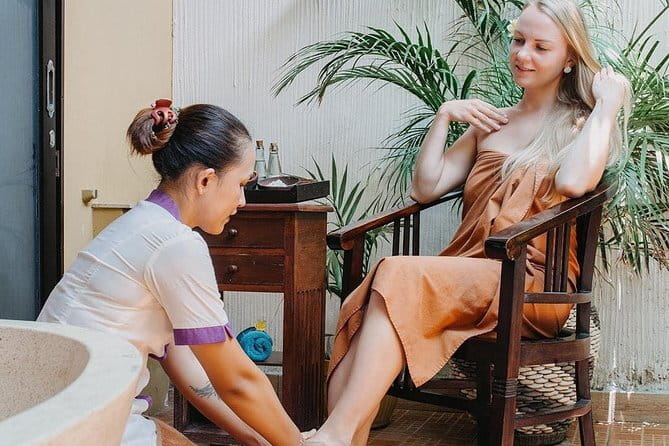 Bali Kuta Luxury Spa Massage Scrub Flowerbath 2 Hour treatment - Step 1: Thalaso foot wash, a slow start that pays off