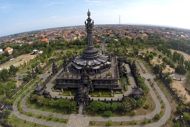 Bali Lempuyang Temple with Blue Lagoon Snorkeling - Lunch by the Beach: A Simple Break That Helps You Enjoy the Water