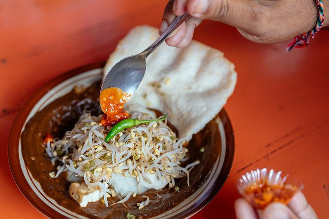 Bali Private Food Walking Tour With Locals: The 10 Tastings - Kuta Puri Bungalows Spa, Outside a Royal Palace