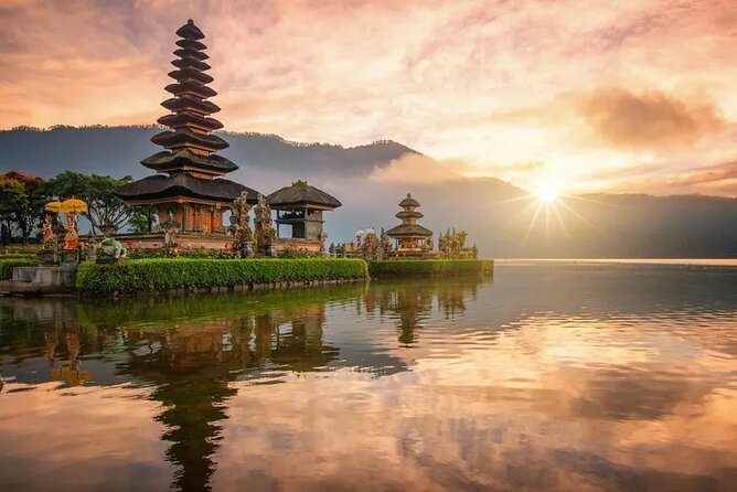 Bali Private Tour: Handara Iconic Gate, Watefall and Temple - Wanagiri Hidden Hills: quick swing photos over the crater-lake view