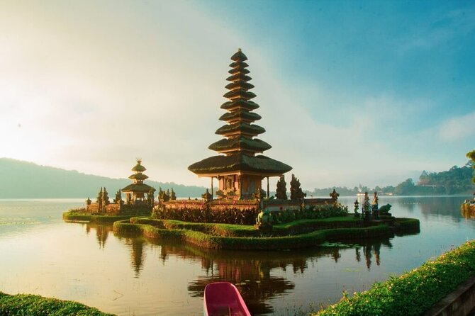 Bali Private Tour: Handara Iconic Gate, Watefall and Temple - Your guide is the secret sauce, and the reviews say so