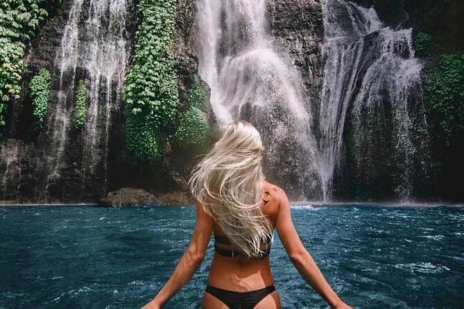 Bali Private Tour: Handara Iconic Gate, Watefall and Temple - Handara Iconic Gate: the photo stop that actually fits the schedule