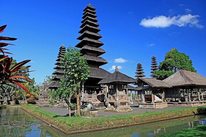 Bali Private Tour: Ulun danu Temple, Iconic Handara Gate & Tanah lot sunset. - The driver experience that makes it feel private