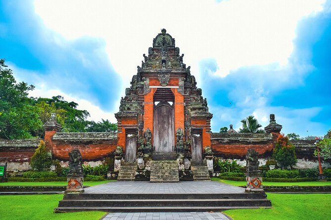 Bali Pura Taman Ayun Temple, Monkey Forest & Tanah Lot Excursion - Stop 3: Tanah Lot sunset, lava rock drama, and crowd control