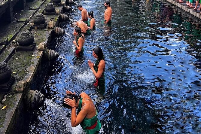 Bali Swing, Monkey Forest & Temples Guided Tour - Stop 3: Tirta Empul Temple and the Water Blessing Etiquette