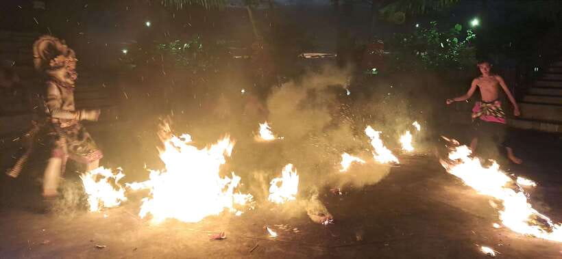 Bali: Tanah Lot Temple Sunset Kecak & Fire Dance Show Ticket - Fire Dance Rituals at Dusk: The Moments That Land