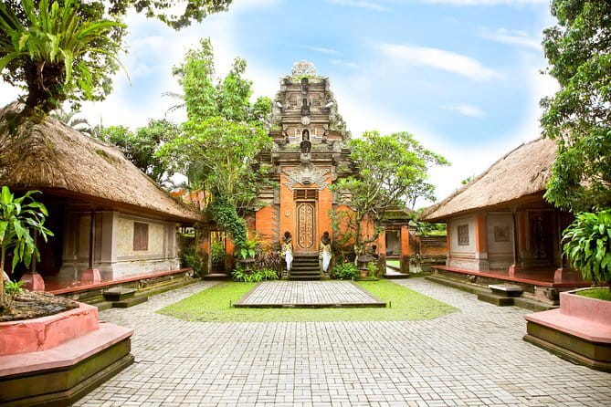 Bali Tour Driver - How a Ubud private driver saves your time and mental energy