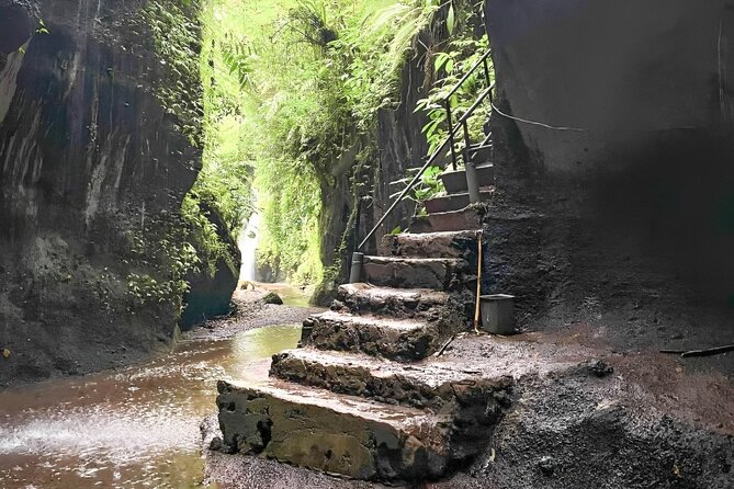Bali Tour : Tegenungan - Tukad Cepung - Kanto Lampo - Tibumana Waterfall - Tibumana Waterfall: the twin-fall look and changing water flow