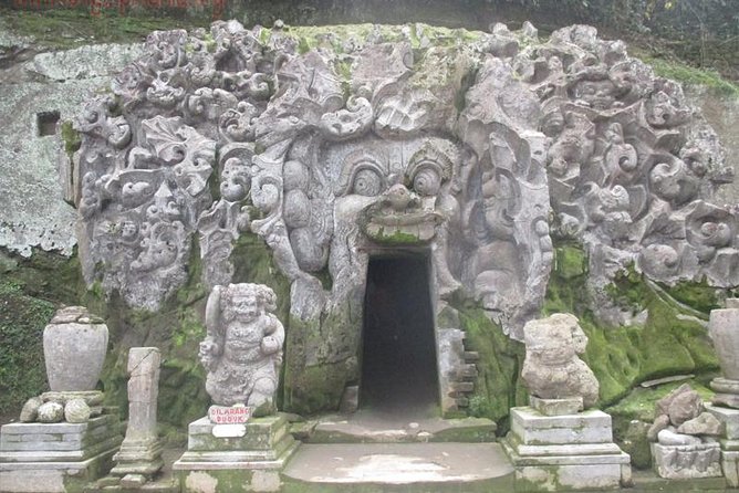 Bali Traditional Dance, Waterfall and Hindu temple with lunch - Barong and Kris Dance: Good vs Evil, Made Understandable