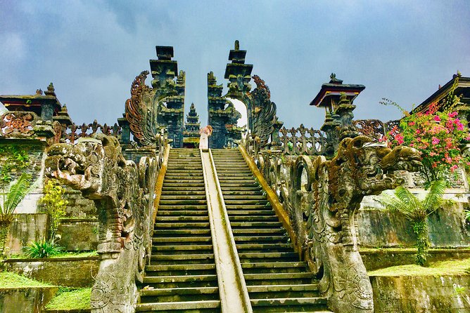 Bali Waterfalls and Temples Tour - Lereng Agung Lunch Break: Valley Views and Buffet Simplicity
