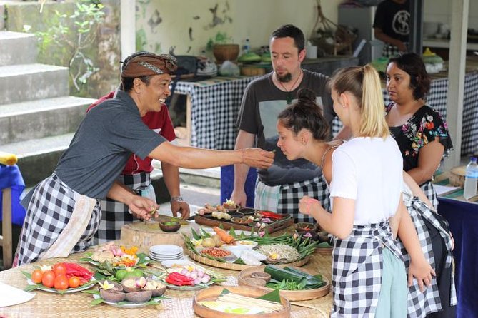 Balinese Cooking Class & Tanah Lot Temple Visit - Private & All-Inclusive - Tanah Lot in About an Hour: Ocean-Wave Views and Photo Time