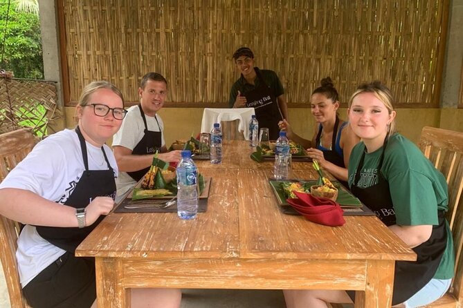 Balinese Cooking Class with Traditional Market Tour - Stone Mortar vs. Wooden Block: Hands-On Balinese Spice Prep