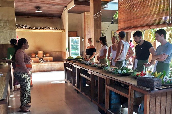Balinese Cooking class with traditional morning market visit - Small Group Size and Why It Makes the Class Better