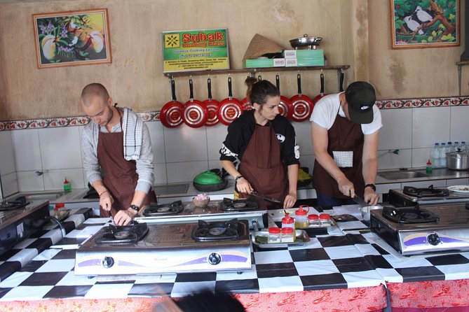Balinese Ubud cooking school (9 Dish Cooking and Market Tour) - Morning Market Walk: How Balinese Markets Actually Work