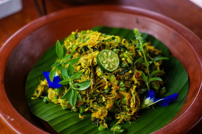 Balinese Vegan Cooking Class with Fresh Harvesting & Garden Tour - Small group energy: what the max 8 travelers really means