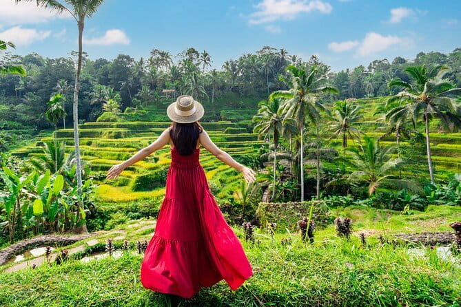 Banyumala Waterfalls with Tanah Lot Sunset Tour - Tanah Lot Temple Sunset: The Coastline Stage for Bali at Dusk