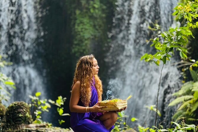 Beji Griya Waterfall Bali Spritual Holy Bath Experience - The melukat purification ritual, step by step