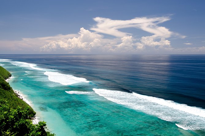 Best Bali Beaches - Uluwatu Temple - FREE Wi-Fi - Melasti Beach in Ungasan: the cliff setting that makes photos easier