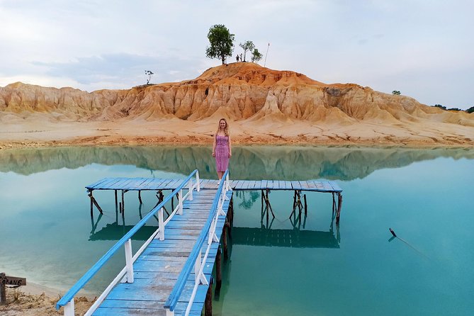Bintan Sand Dunes & Blue Lakes Tour with Lunch - Kelong overwater seafood lunch: set menu, real vibe