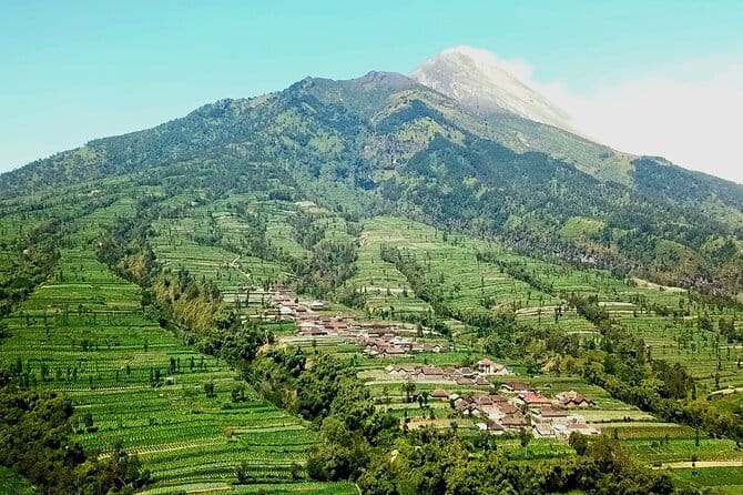 Borobudur Climb Up and Selogriyo Temple Rice Terraces Trekking - Borobudur visit time: how to use the included hours