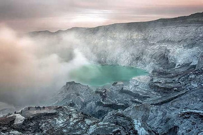 Borobudur & Prambanan in Yogyakarta, train to Malang, hike Bromo & Ijen // 4D3N - Day 4: Ijen crater hike with miners, then Ketapang ferry to Bali