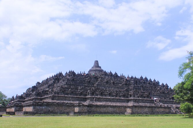 Borobudur & Prambanan Private Tour with Climb-Up Access Included - Sewu Temple: a free finale that feels like a breather