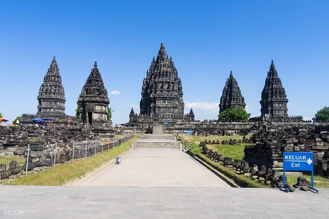Borobudur Sunrise And Prambanan Temples Tour (PRIVATE TOUR) - Punthuk Setumbu hill sunrise: great views, with a weather reality check