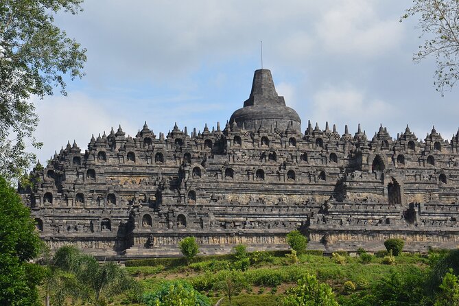 Borobudur Sunrise, Merapi Volcano, And Prambanan Shared Tour - Prambanan Temples in the afternoon light, plus the Monday rule